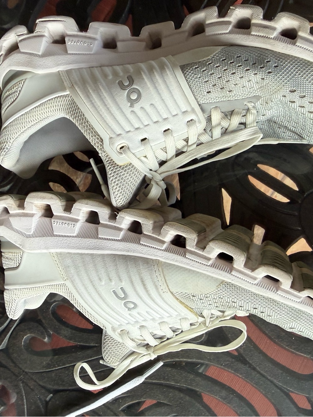 On cloud Women’s cloudtec White Lightweight Sneakers size 8
